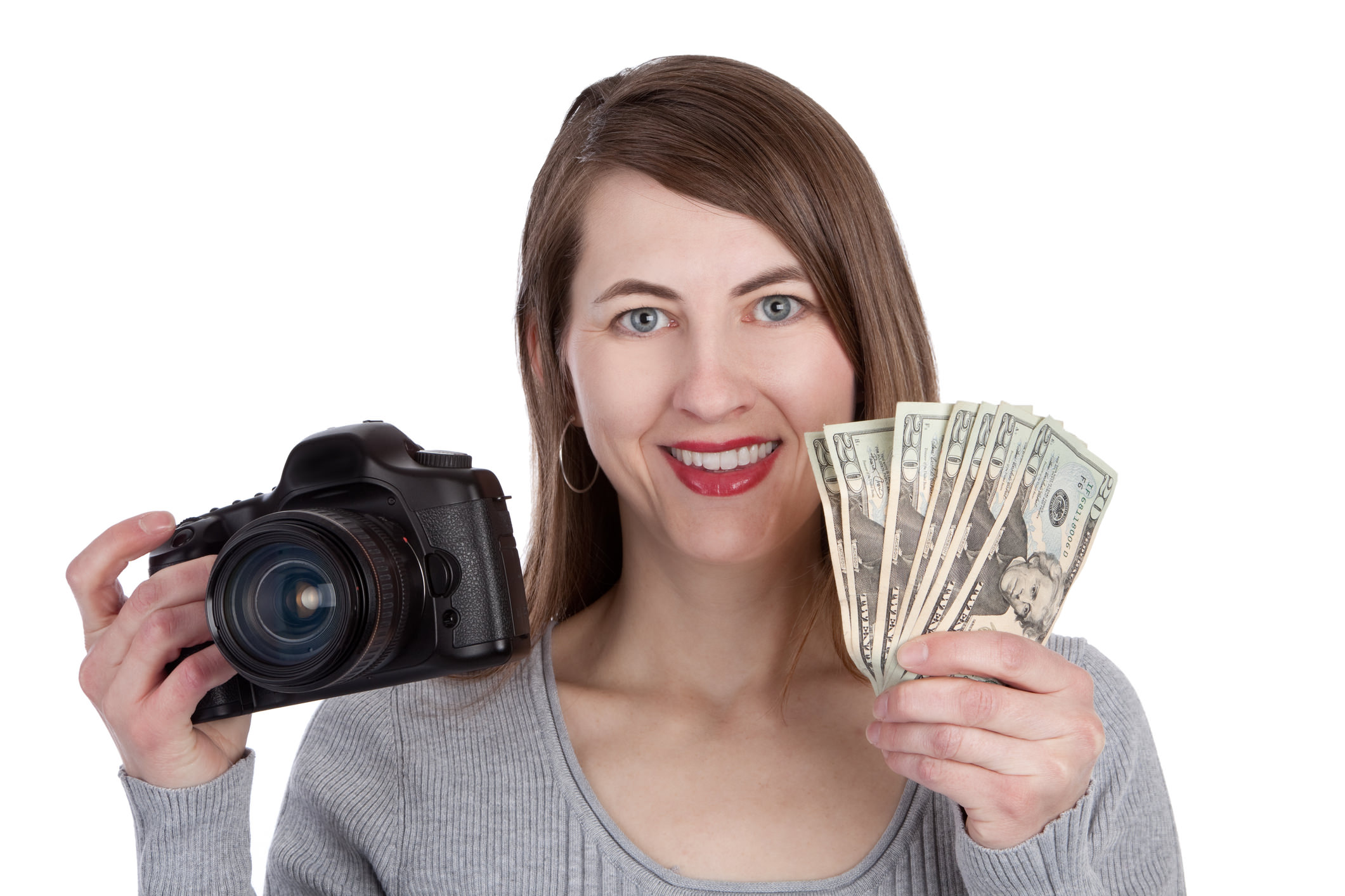 Зарабатывать деньги на жизнь. Стоковые фотографии. Фотоаппарат и деньги. Фотоаппарат в руках. Карьера фотографа.