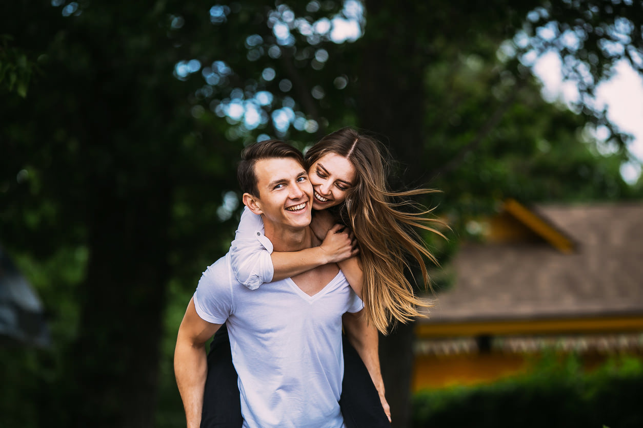 30 Best Couple Poses for Portrait Photography