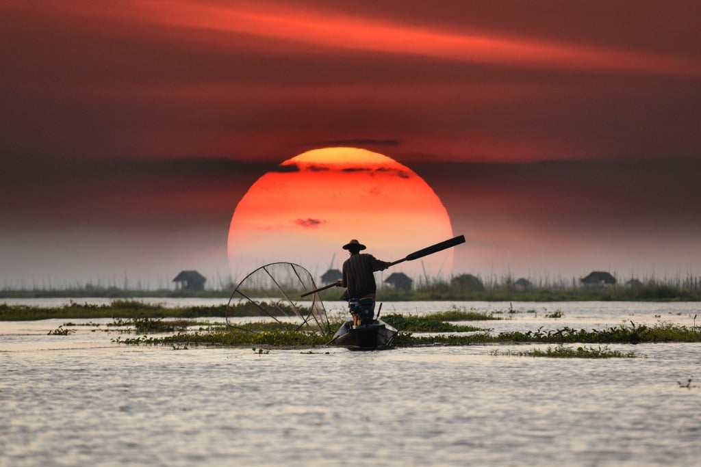 local fisherman in sunset background picture id512978336 image 