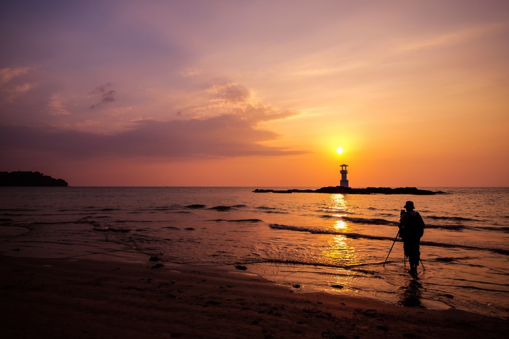 silhouette of photographer is taking the sunset picture id675638414 image 