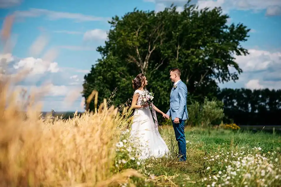 A Wedding Photographer's Guide on How to Pose for Wedding Photos