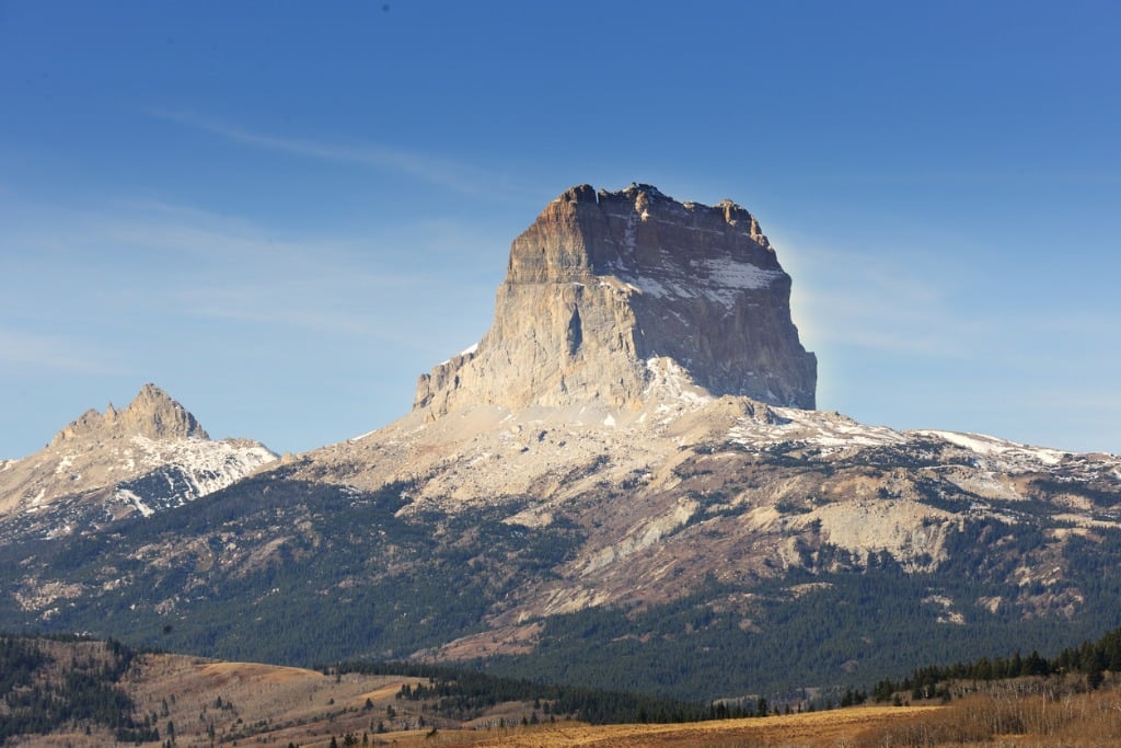 chief mountain picture id187582042