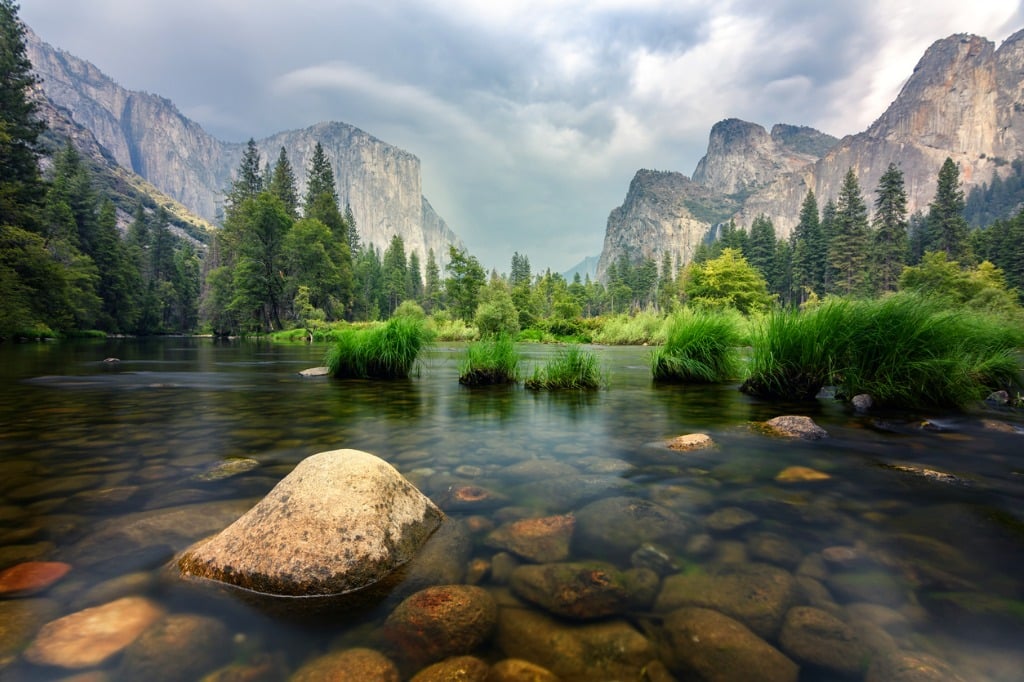 amazing views of el capitan mountain in yosemite valley usa picture id846214266