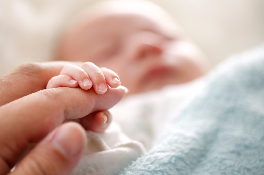 photo of newborn baby fingers picture id905836972