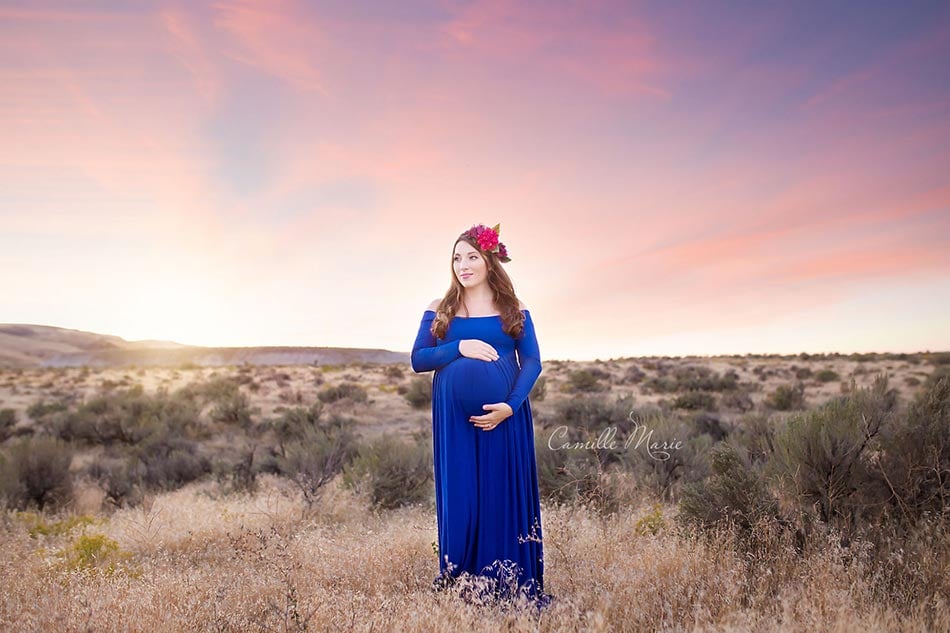 outdoor maternity photoshoot ideas image 