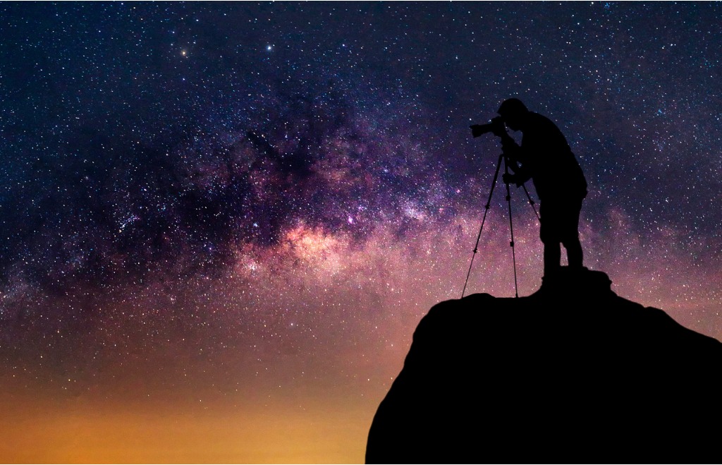 silhouette of a photographer who shooting a milky way picture id547512032