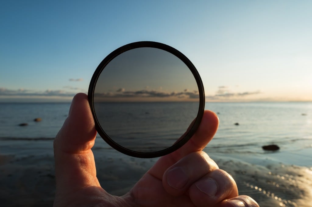 man holding gradient neutral density nd filter on background of picture id845319758 image 