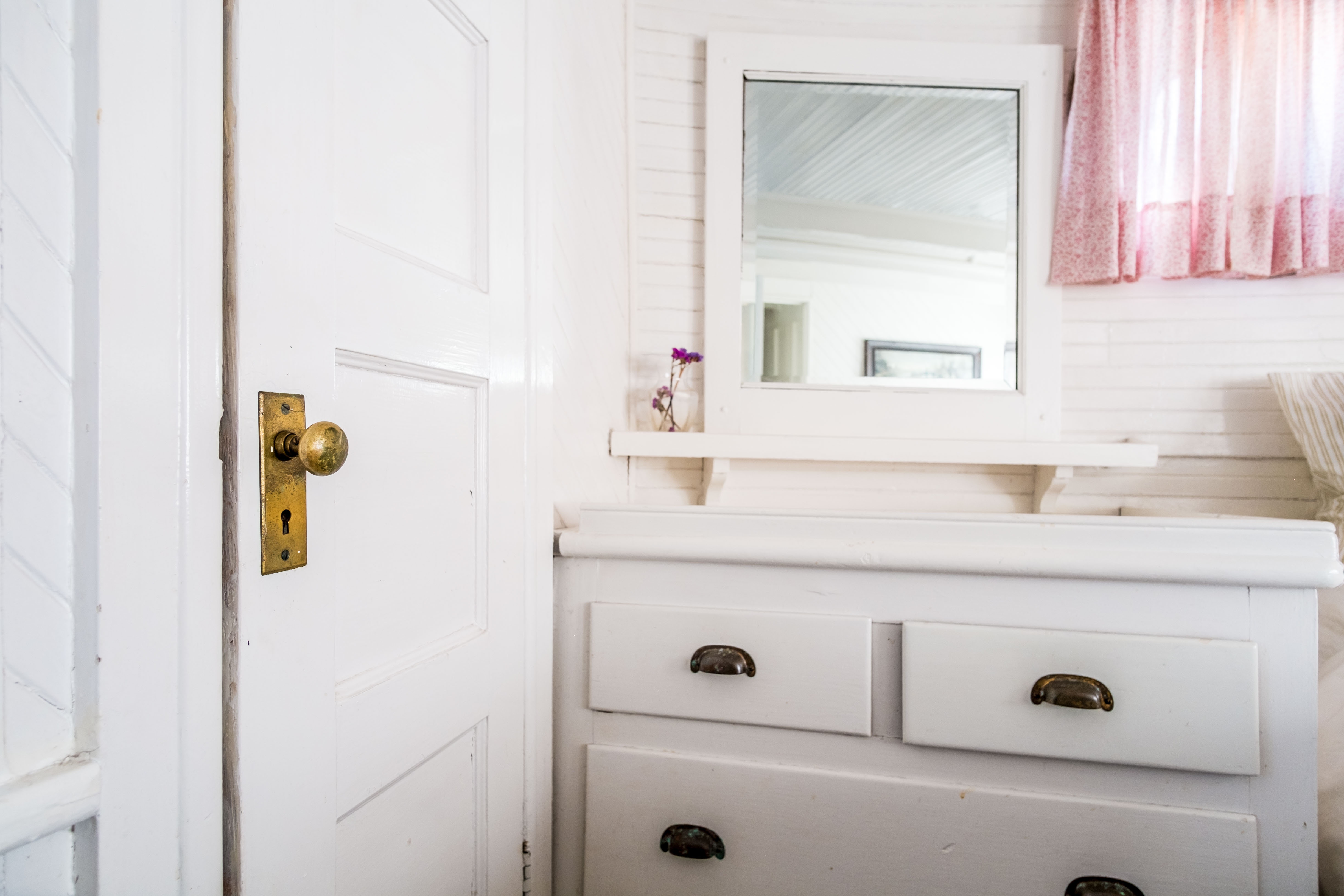 BATHROOM PHOTOGRAPHY TRICKS HOW TO AVOID REFLECTIONS