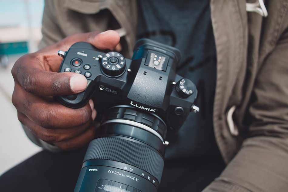 Mirrorless Camera Accessories You Need Right Now image 