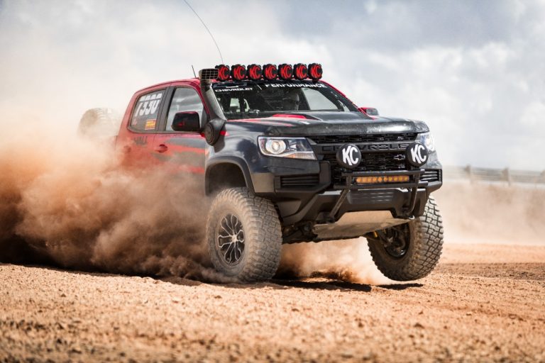 the 2021 chevrolet colorado zr2 might just be a raptor chasing off road beast 768x512 image 