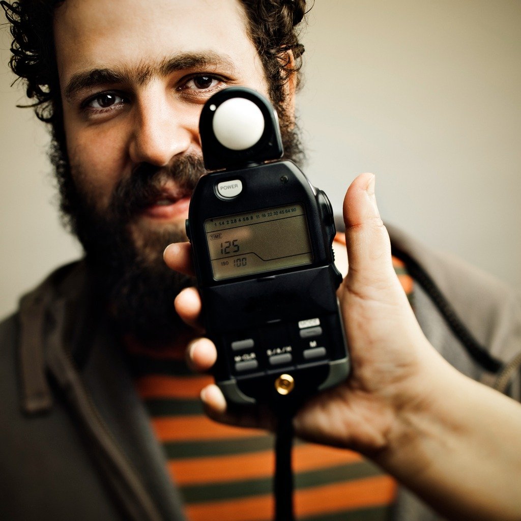 how to use a light meter for portraits image 