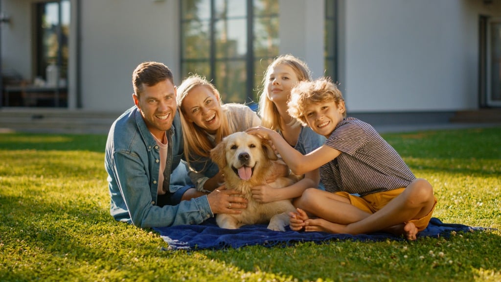 Fun Family Portrait Ideas Pose With Your Pets image 