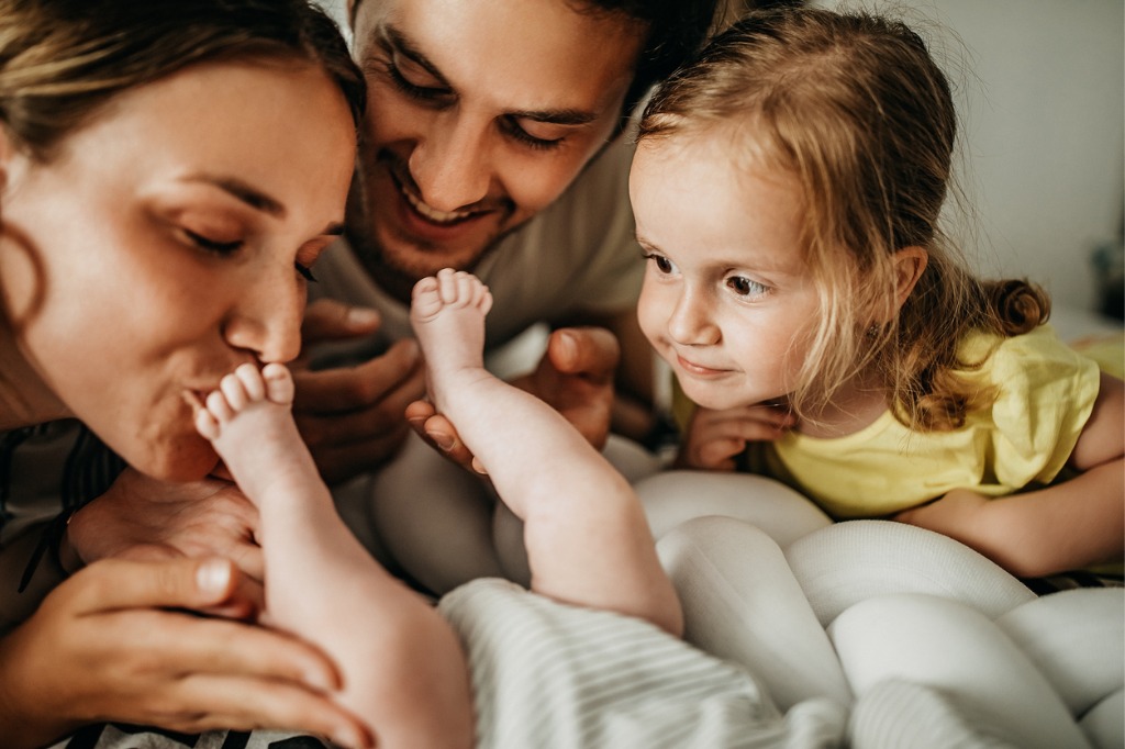 Newborn Photography Tricks Family Love image 