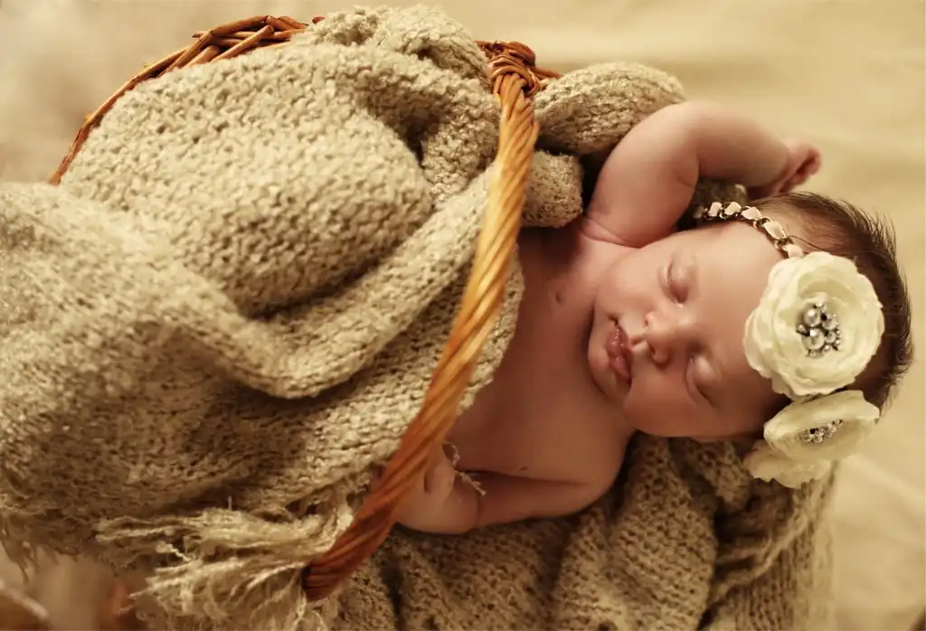 Newborn Photography Tricks Lighting Angles are Key image 