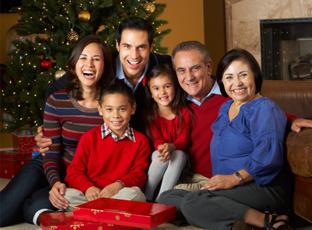 Why We Still Like the Christmas Family Photoshoot image 