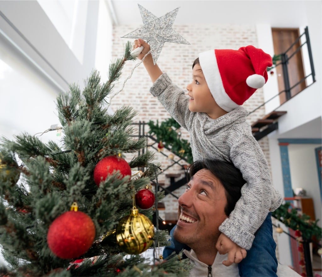 father helping boy putting the star on top of the christmas tree.jpg s1024x1024wisk20c95hKd2oK6vobJPbJ 5fIoTeXWwcKcSWSVIt CRVvqIE image 