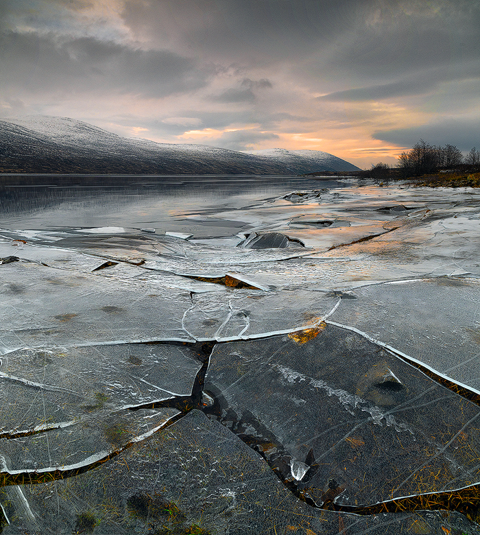 ice crack at Loch Glascanoch
