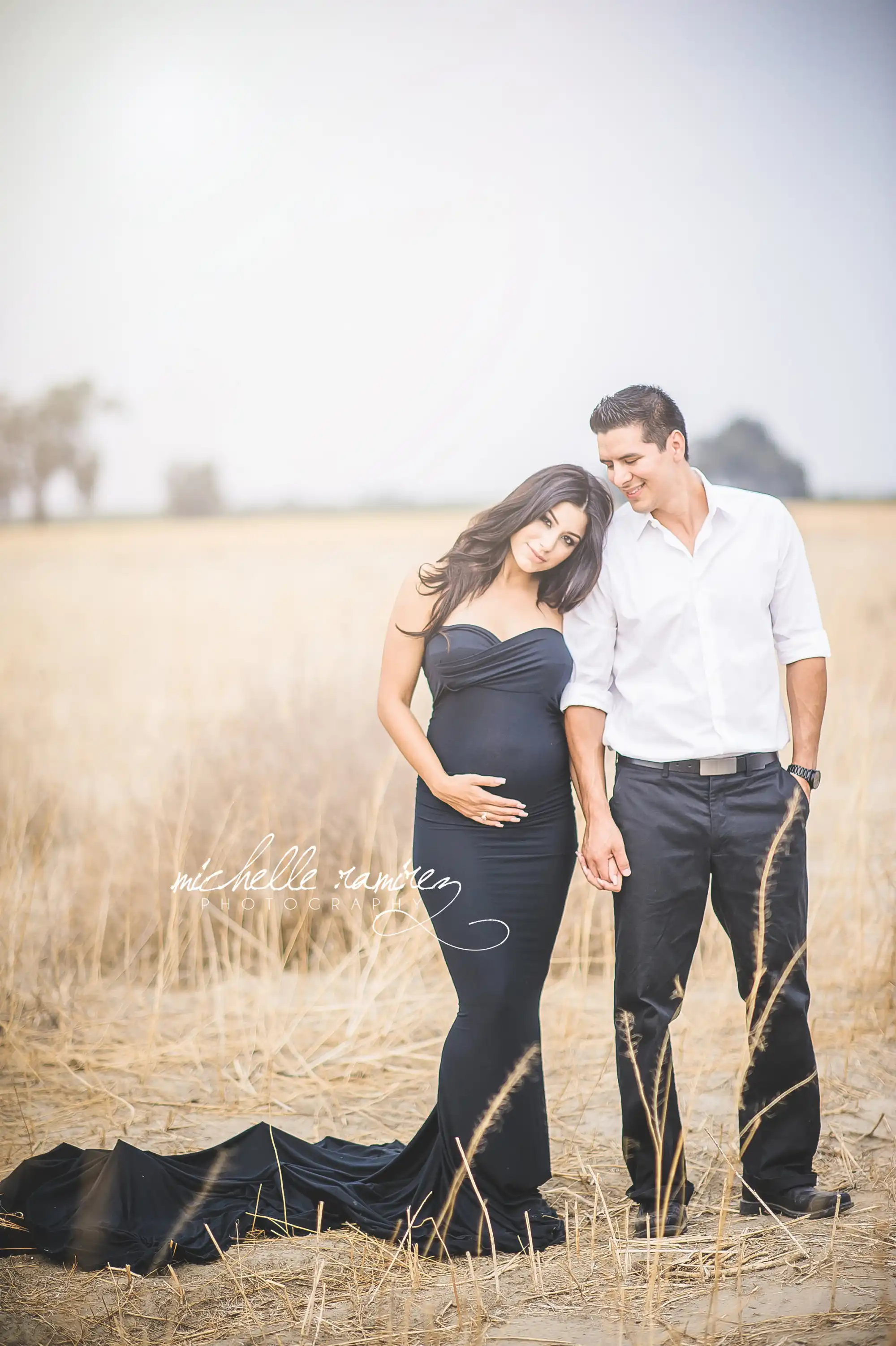 Essential Tips for Preparing Your Pregnant Client for Her Photo Shoot