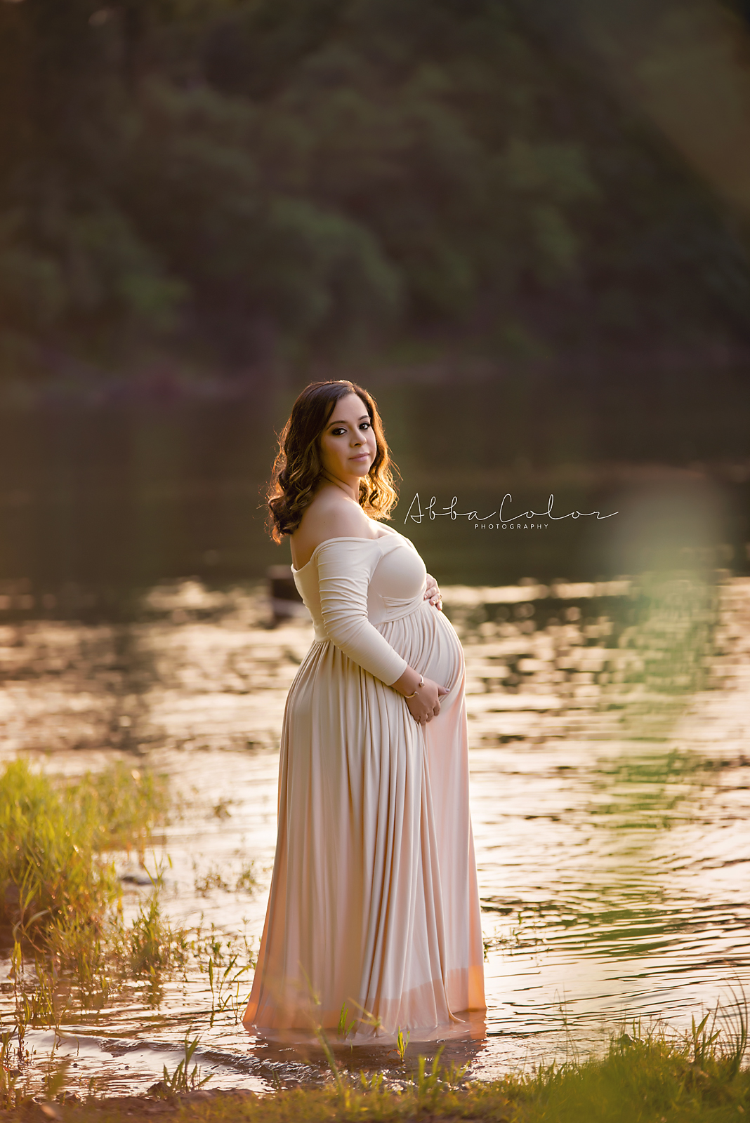 Outdoor Maternity Photoshoot idea #1 - Use Nature as a Frame image 