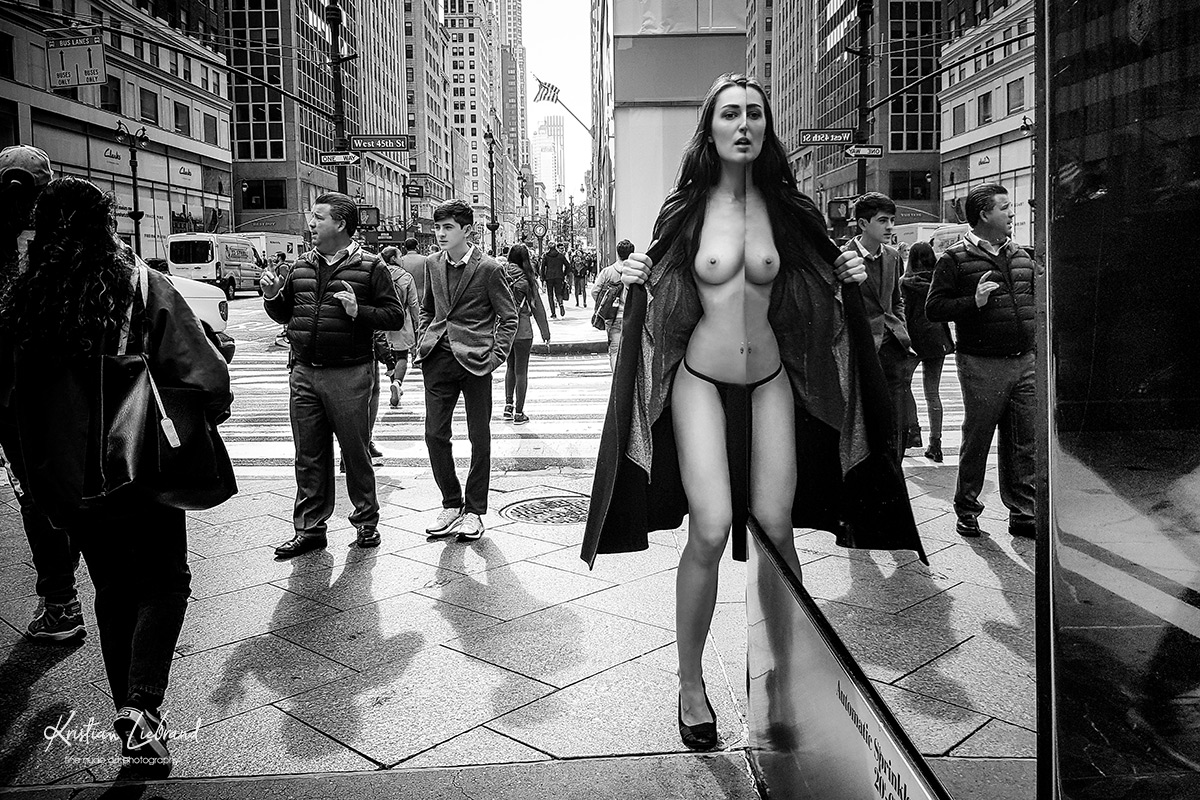 nude,nude in public,new york,nude art,manhattan,street photography.